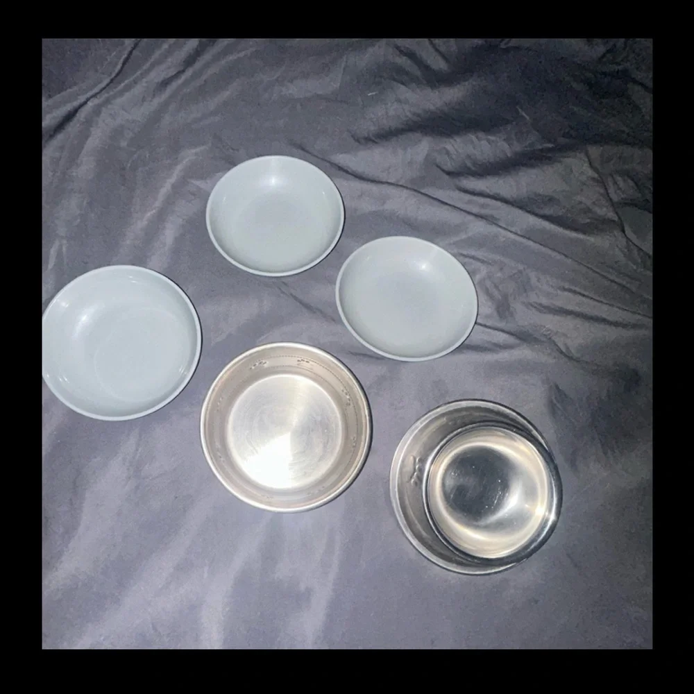FLEA & TIC COLLAR- NWOT STILL IN BOX-BUNDLE OF SMALLER PET BOWLS/DISHES